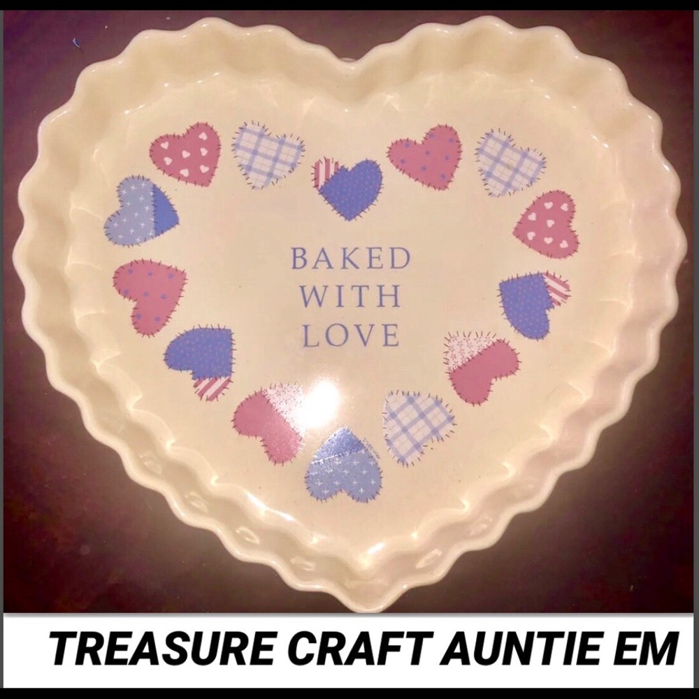 VINTAGE TREASURE CRAFT
AUNTIE EM HEART SHAPED DISH